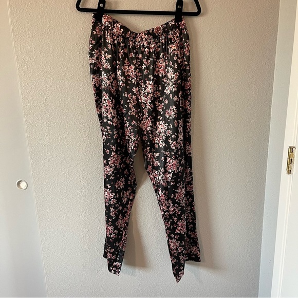 Marilyn Monroe Women’s Black Pink Floral Satin Matching Pajama Set Size Medium - Picture 6 of 7